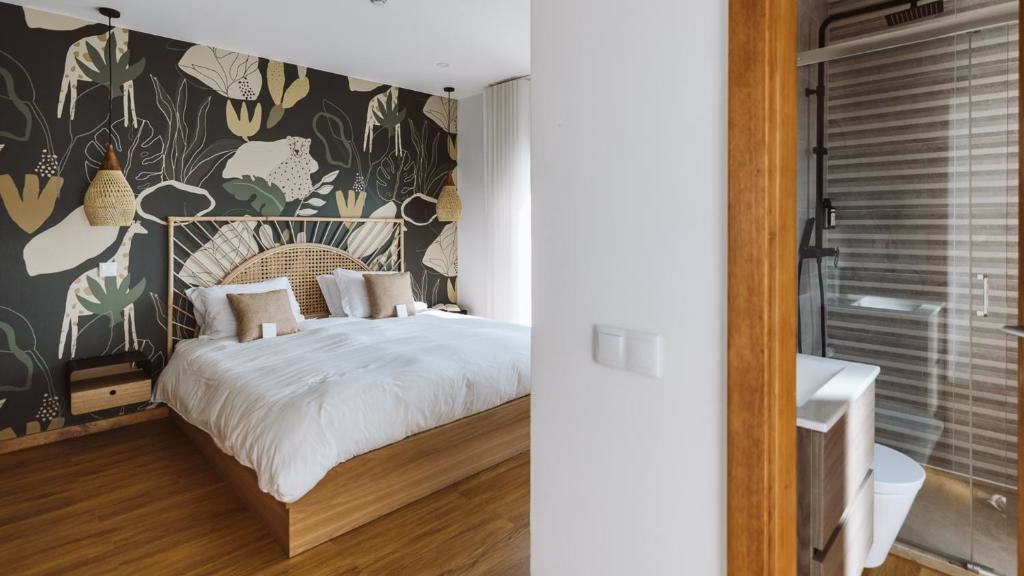 The Salty Pelican & Surf Retreat